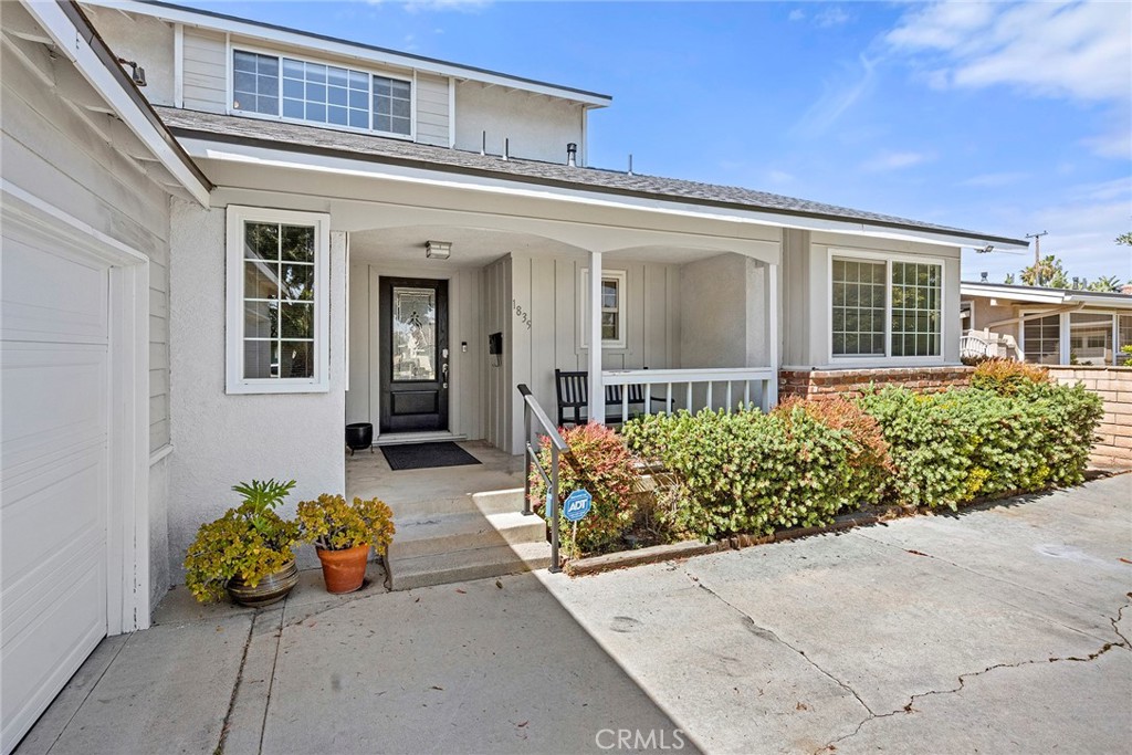 1835 W Chateau