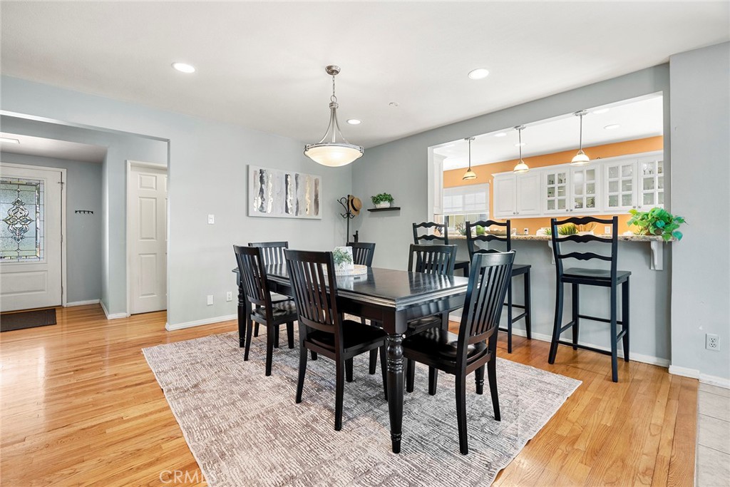 1835 W Chateau