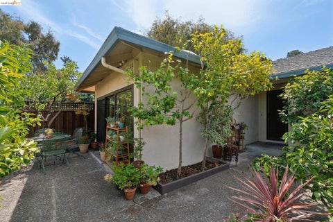 Photo of 904 View Drive, Richmond, CA 94803 (MLS # 41148418)