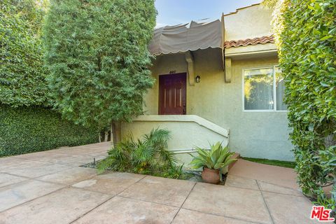Photo of 843 N Ogden Drive, Los Angeles, CA 90046 (MLS # 25549105)