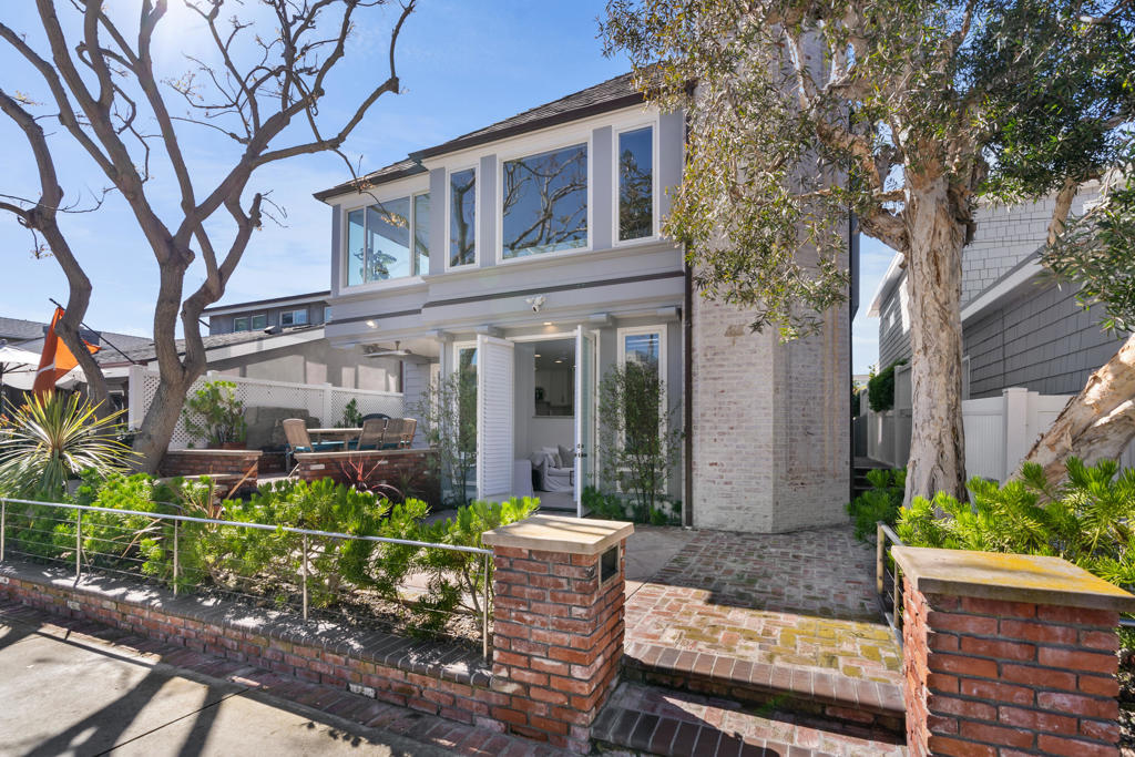 2117 Miramar Drive