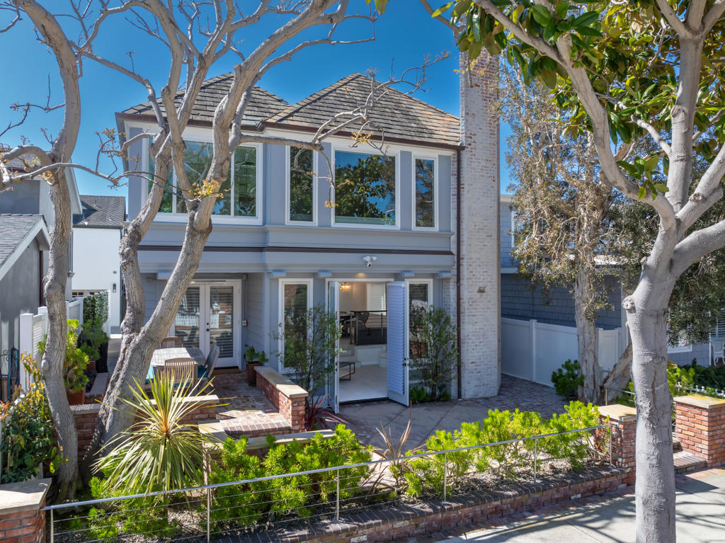 2117 Miramar Drive
