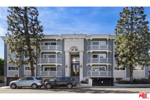 Photo of 2411 Prospect Avenue #112, Hermosa Beach, CA 90254 (MLS # 26654911)