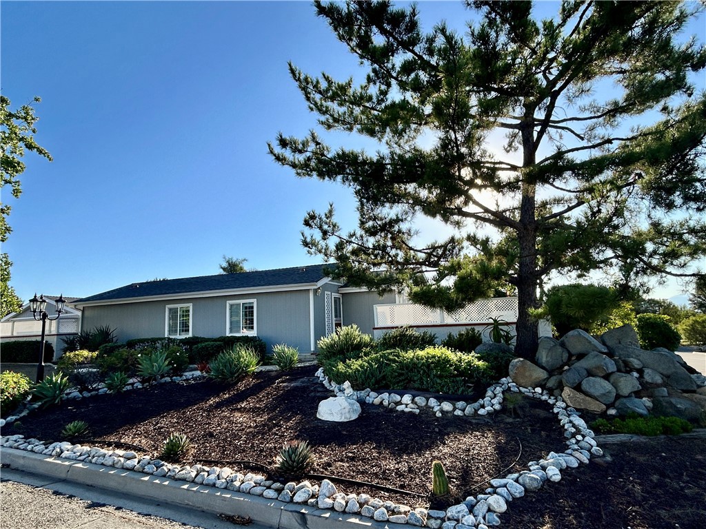 Beautiful Home for Rent in The Farm Community of Wildomar, CA!
Welcome to your dream rental in the serene and picturesque Farm Community of Wildomar, California! This stunning property offers a perfect blend of modern living and tranquil surroundings.
Main Home Features:
3 Bedrooms, 2 Bathrooms: Spacious and designed for comfort.
Modern Kitchen: Equipped with sleek cabinets, countertops, and a fridge, all within an open floor plan.
Bright and Airy Atmosphere: Contemporary flooring and colors throughout bring a fresh and inviting feel.
Convenient Laundry Room: Includes a washer and dryer for your ease.
Detached ADU Highlights:
1 Bedroom, 1 Bathroom: Ideal for guests or a home office.
Full Kitchen & Living Room: Well-appointed with a stove and stackable washer & dryer for convenience.
Additional Property Perks:
Two-Car Garage: Keep your vehicles safe and secure.
Expansive Backyard: Enjoy a large concrete patio with a cover, perfect for gatherings. Plus, discover the joy of having fruit trees right in your backyard!
Spacious Corner Lot: Plenty of space for outdoor activities and privacy.
Community Vibe:
Known for its peaceful and quiet ambiance, The Farm Community offers a relaxed lifestyle while still being close to all necessary amenities.