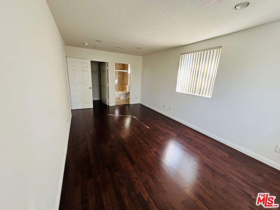 8822 Orchard Avenue 8820