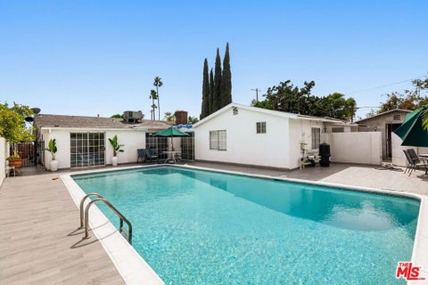 Photo of 11853 Cantara Street, Los Angeles, CA 91605 (MLS # 26986317)