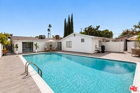Photo of 11853 Cantara Street, Los Angeles, CA 91605 (MLS # 26986317)