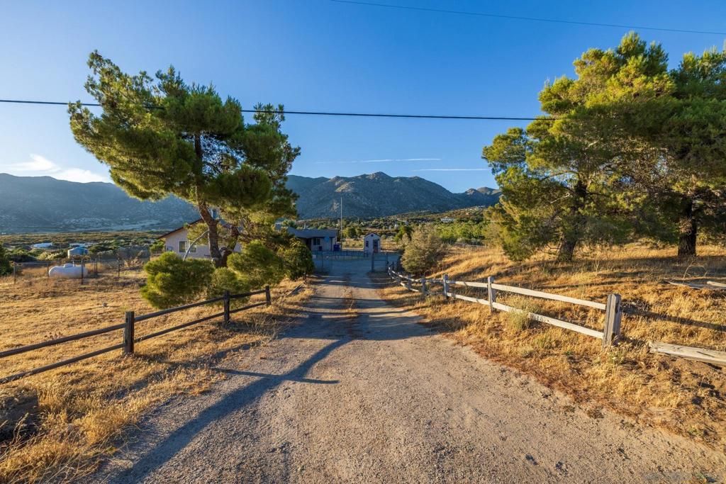 listing image 130726546396867234174