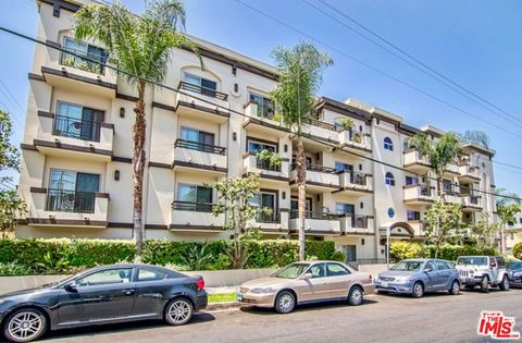 Photo of 951 Granville Avenue #202, Los Angeles, CA 90049 (MLS # 25604119)