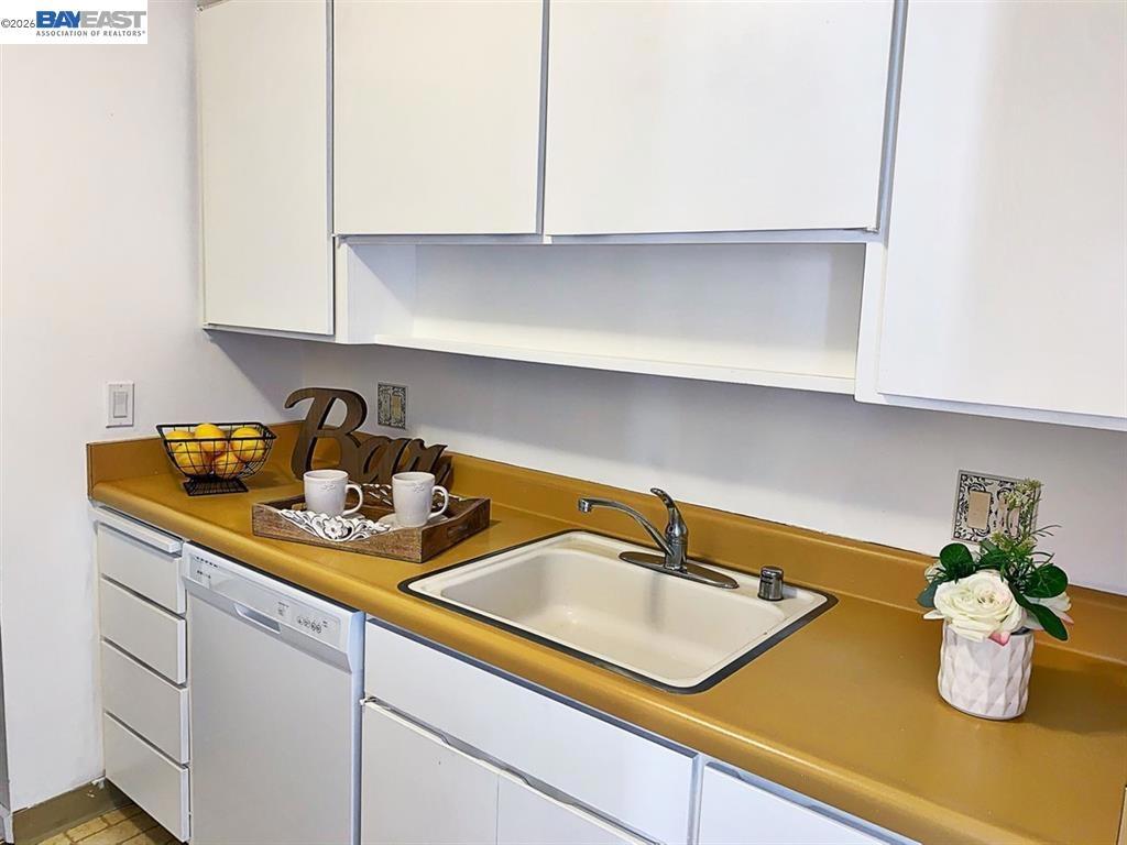 430 430 N Civic Dr 208