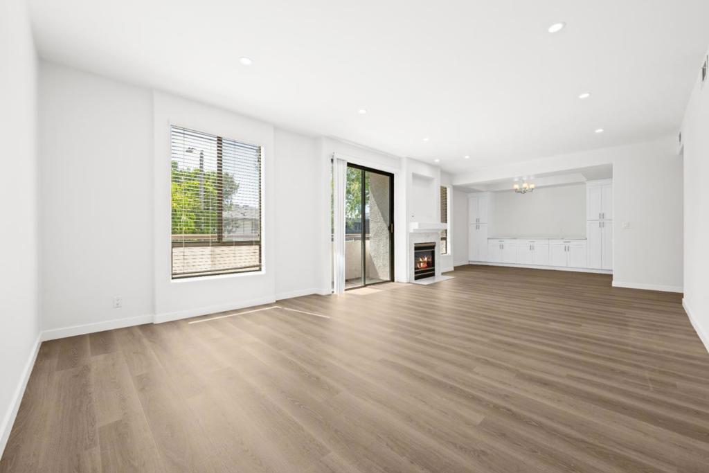 Properties 2 910 S Bedford Street 102