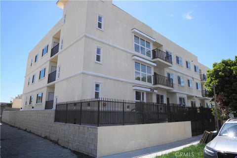 Photo of 9126 Langdon Avenue #303, North Hills, CA 91343 (MLS # SR26147760)