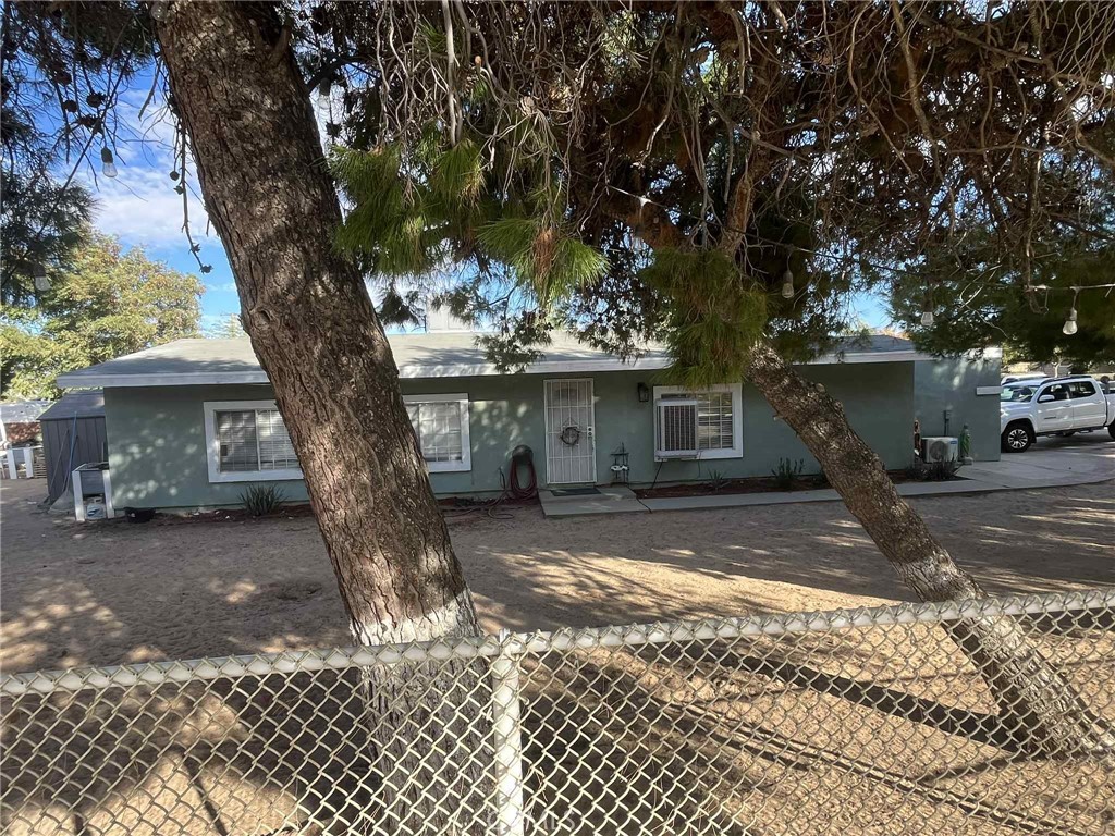 CHARMING AND EXCELLENT LOCATION!! Welcome to this beautiful 3-bedroom home, perfectly situated in a desirable neighborhood. With its excellent location, you're just one minute from The town hall of Hesperia and close to parks, schools and shopping centers. This home features 2 bonus rooms to the property endless possibilities for a home office, playroom, or guest space. Don't miss out on this fantastic opportunity to own a home in a convenient area.