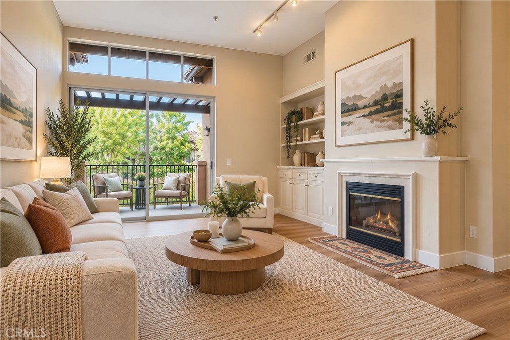 3301 Ladrillo Aisle