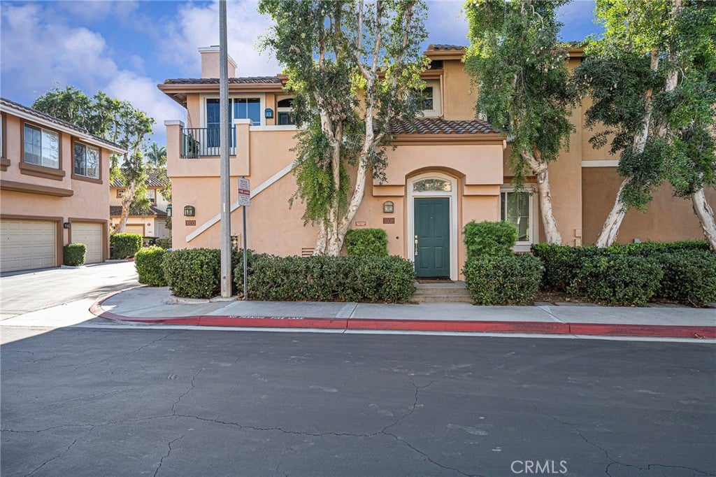 3301 Ladrillo Aisle