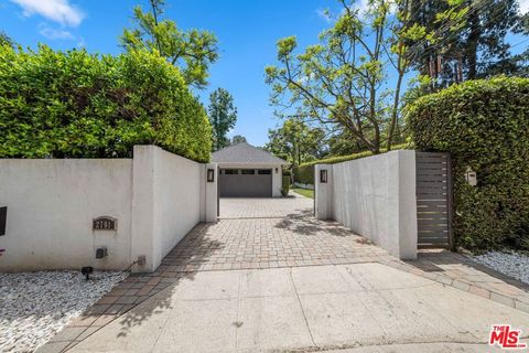 Photo of 2701 Roscomare Road, Los Angeles, CA 90077 (MLS # 25555735)
