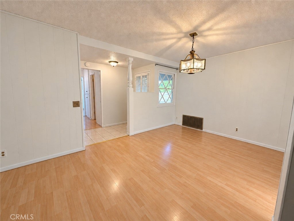 10883 Vinedale