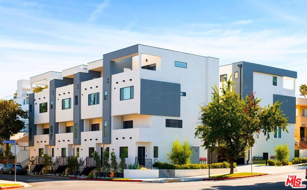 497 N St Andrews Place