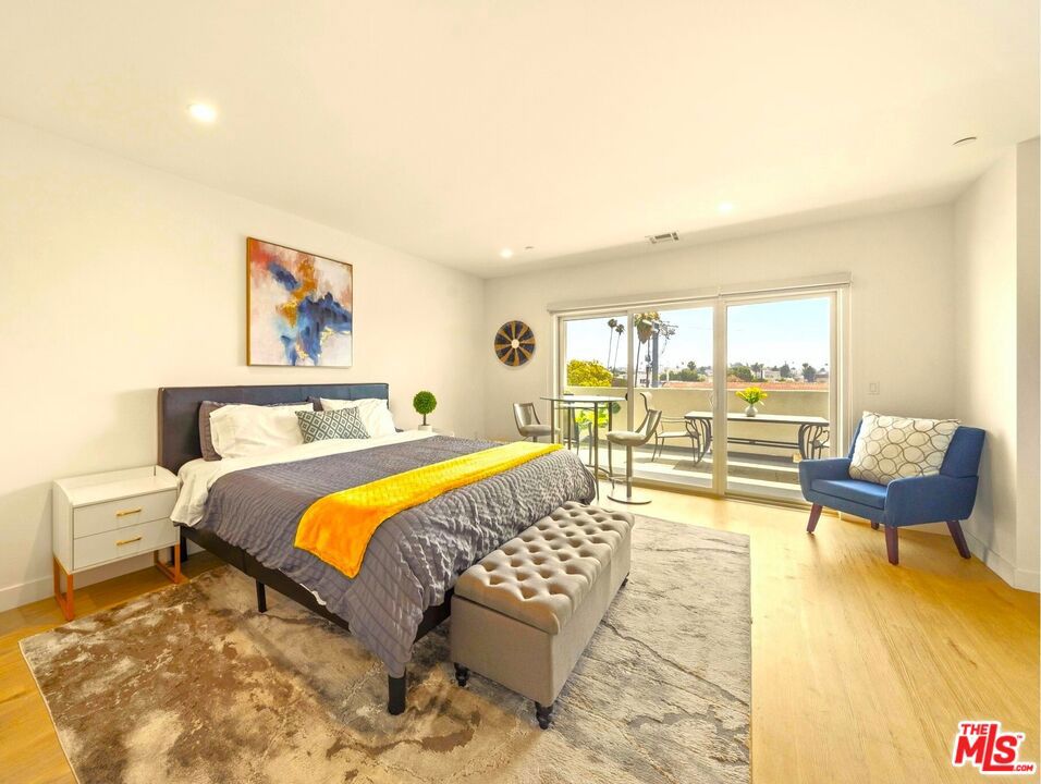 497 N St Andrews Place