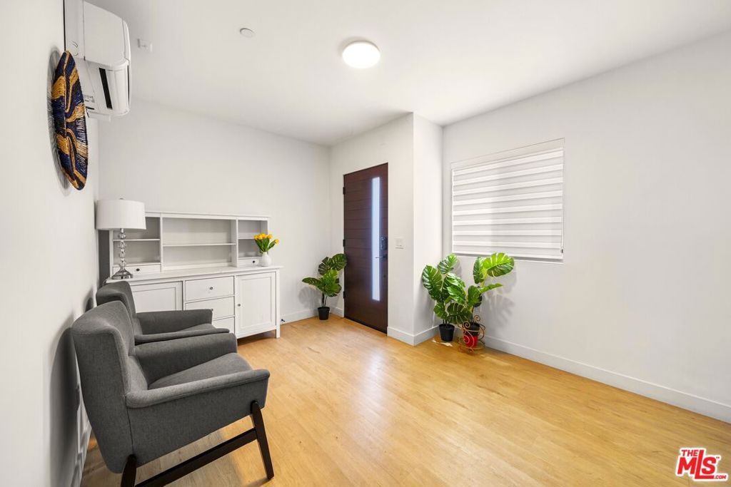 Photo of 497 N St Andrews Place, Los Angeles, CA 90004 (MLS # 26636299)