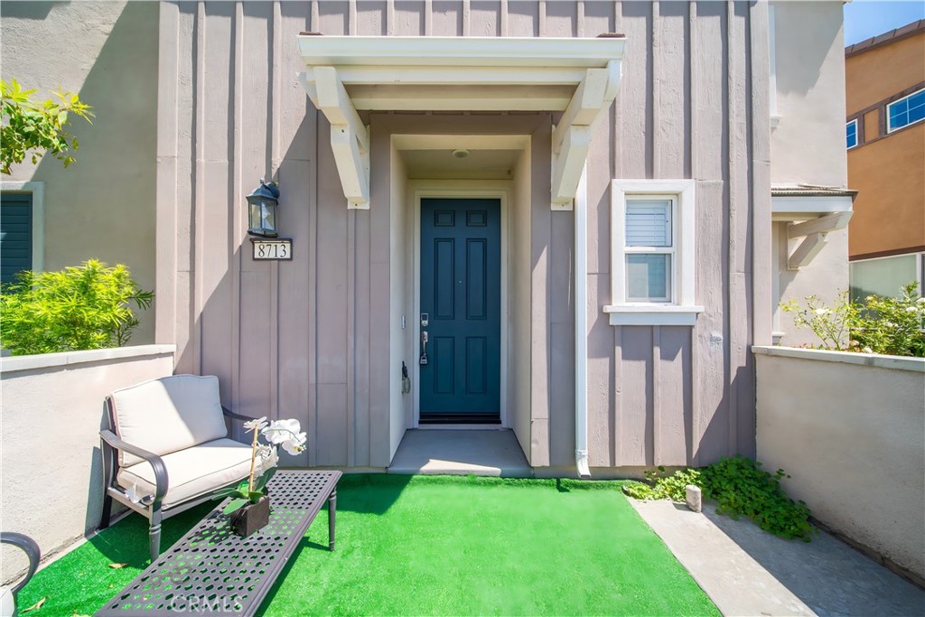 8713 Roving Place
