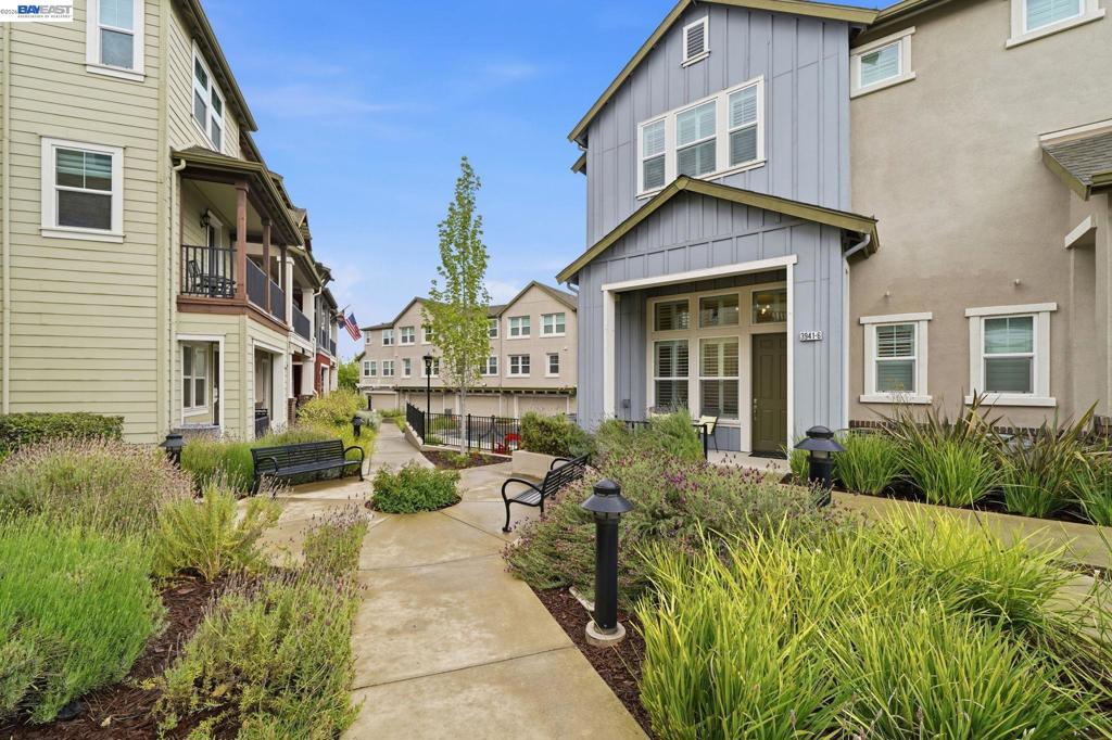 3941 Portola Cmn 4