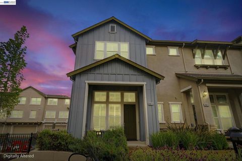 Photo of 3941 Portola Cmn #6, Livermore, CA 94551 (MLS # 41134638)