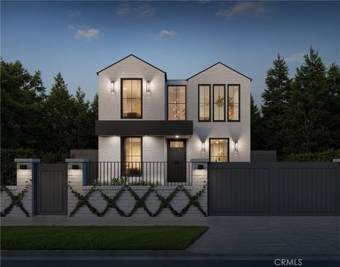 Photo of 3565 Greenwood AVE, Los Angeles, CA 90066 (MLS # PW26099537)