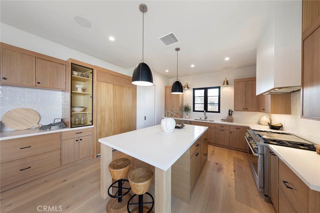 1592 Redlands Place