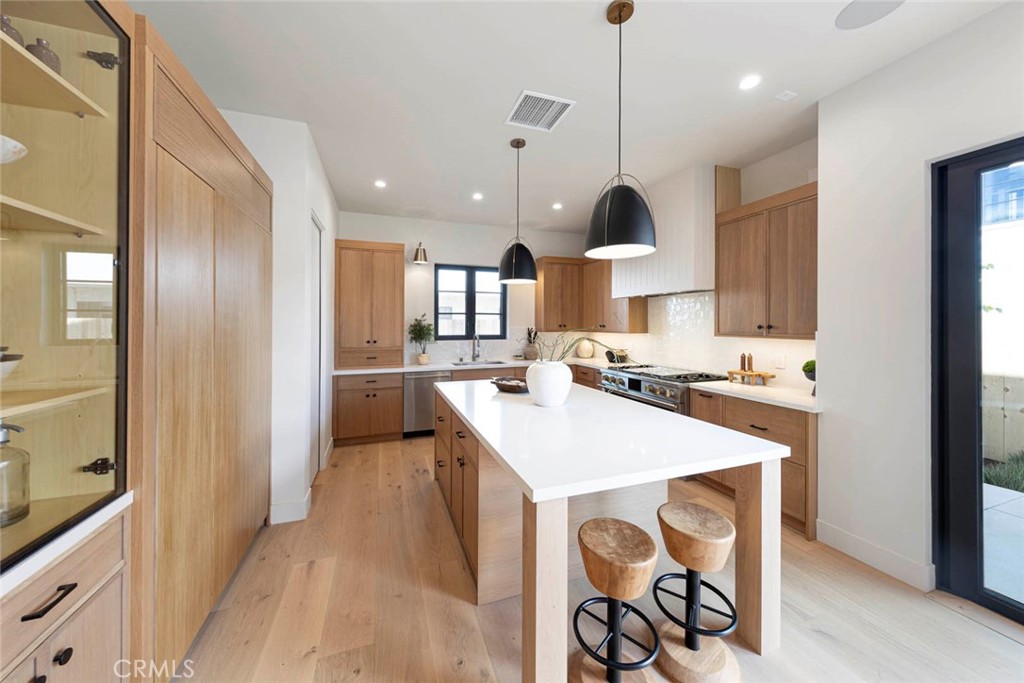 1592 Redlands Place