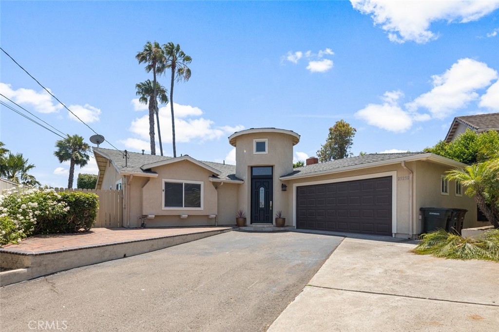 SINGLE STORY! City Lights and Valley View. End of Cul-de-sac with lots of privacy. 3 Bedrooms, 2.5 Baths. Large Open Living area with very private bedroom wing. The Kitchen has lots of Counter Space! for cooking, gas range & electric oven. Very nice wood cabinetry with granite counter tops. And family or guests can gather at the Breakfast Bar or large eating area next to kitchen. Refrigerator and Washer/Dryer included. Expansive back yard with wonderful breezes has very nice landscaping including Plumeria and other flowering plants. Plenty of room for BBQ and outdoor eating area. 2 Car Garage with storage space and a Long driveway for easy parking add to the ease of living. Just 1.5 miles from Doheney Beach which can be reached by Public Street or paved Bike Trail. And 5 Minutes to 2 Five Star Hotels, Great restaurants and shopping! Easy to see!!