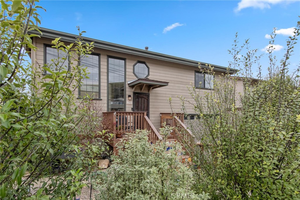 2761 Hemlock Avenue