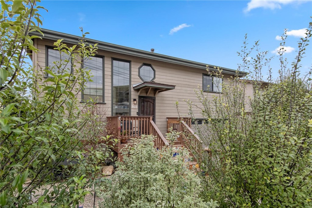 2761 Hemlock Avenue