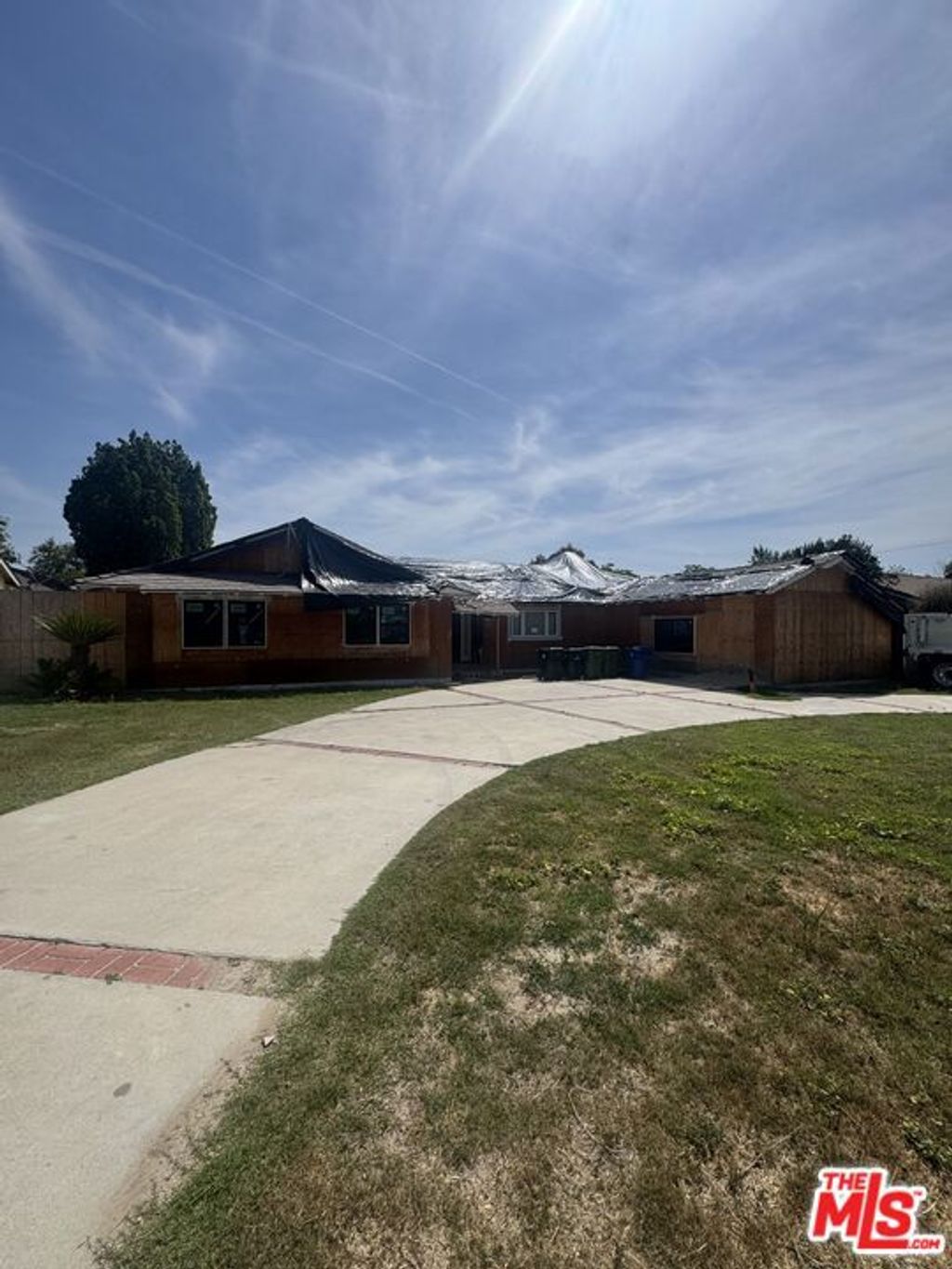 Photo of 9312 Lasaine Avenue, Northridge, CA 91325 (MLS # 26710773)