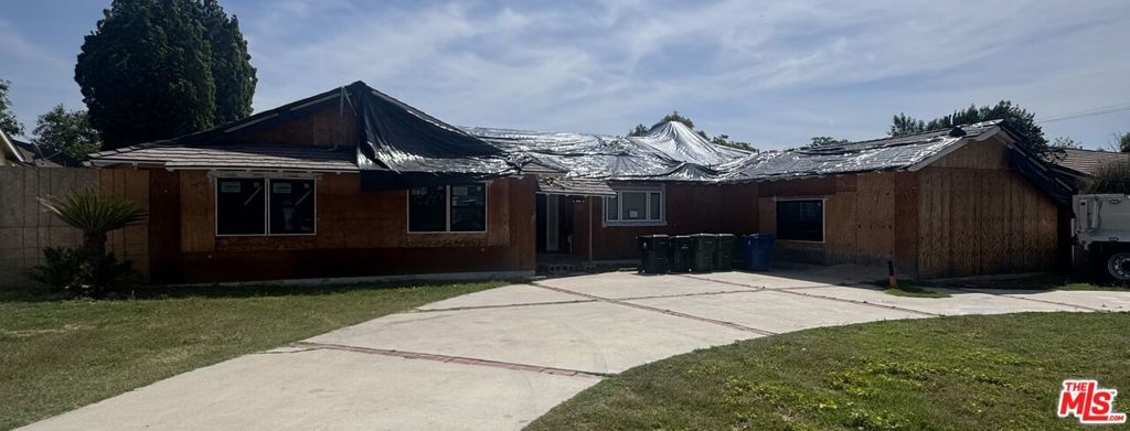 Photo of 9312 Lasaine Avenue, Northridge, CA 91325 (MLS # 26710773)