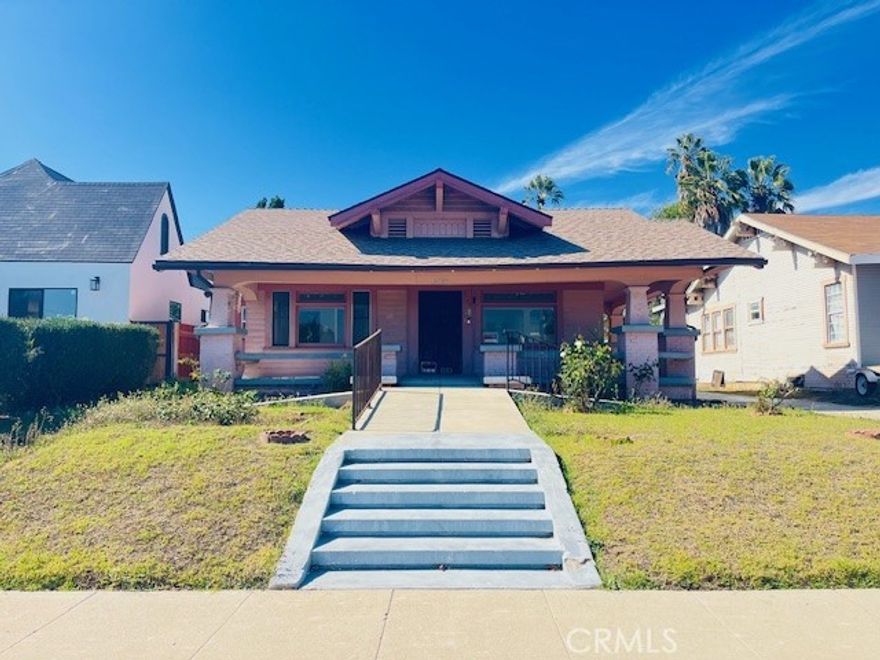 AUCTION!!! RARE OPPORTUNITY TO BUY A 3 BEDROOM, 1¾ BATHROOM CRAFTSMAN INSPIRED HOME ON A LARGE LOT, ADJACENT TO VIEW PARK/WINDSOR HILLS. SITTING ON A BEAUTIFUL BLOCK, THE HOME FEATURES A LIVING ROOM, DINING ROOM WITH FIREPLACE AND PERIOD BUILT INS. UPGRADED KITCHEN WITH BREAKFAST AREA AND SIDE BY SIDE WASHER/DRYER HOOKUP. 2 BEDROOMS HAVE NO CLOSETS. LARGE DETACHED GARAGE AND BACKYARD COMPLETE THE IDEAL LIVING ENVIRONMENT IN LOS ANGELES.