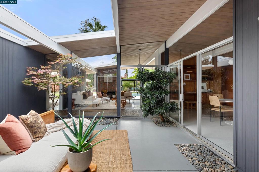 3772 Gainsborough Dr