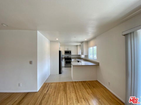 Photo of 149 S Hayworth Avenue #4, Los Angeles, CA 90048 (MLS # 26875163)