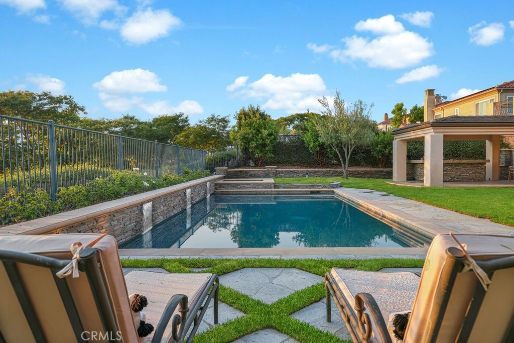 11 River Rock Drive