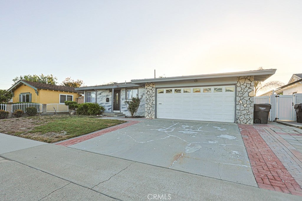 16561 Monroe