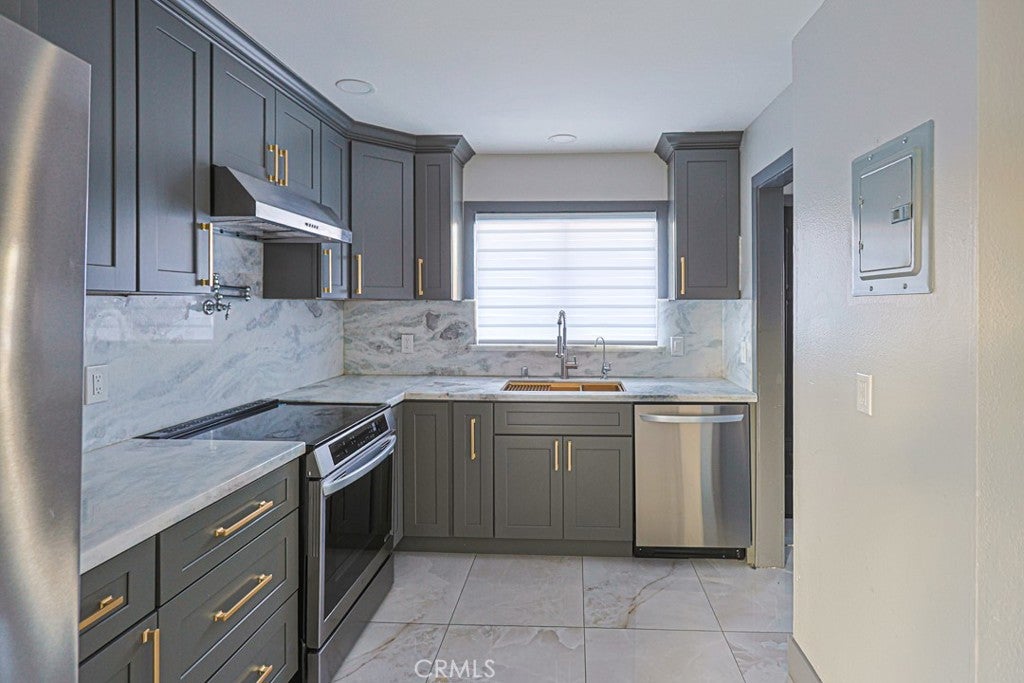 16561 Monroe, Huntington Beach CA 92647 - Photo 8