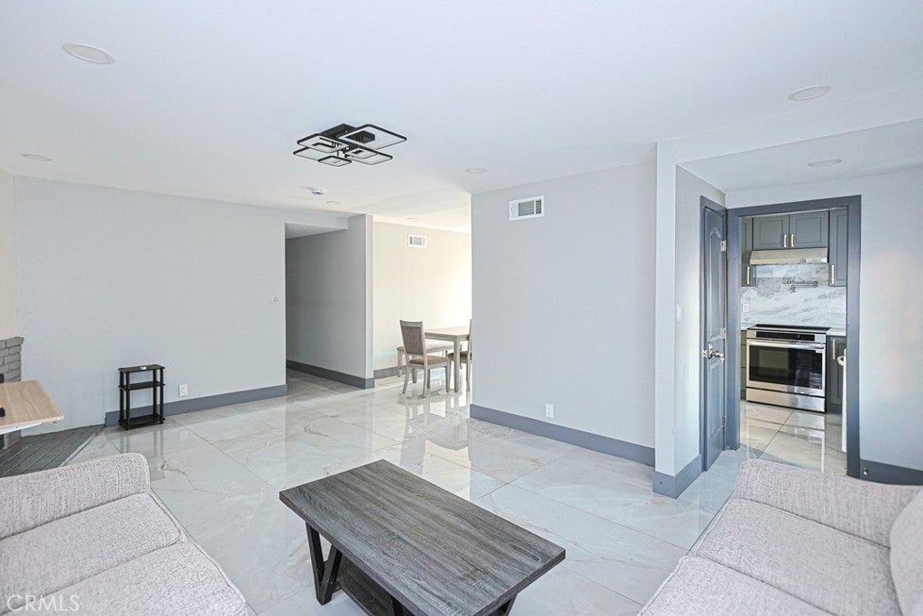 16561 Monroe