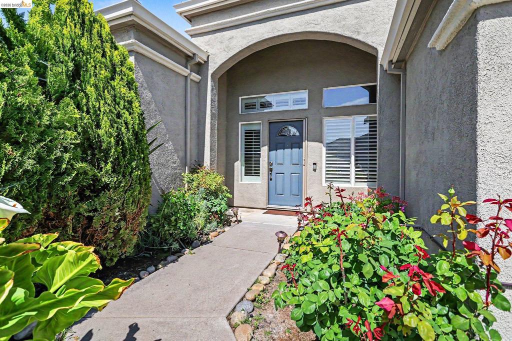 136 Scarlet Way