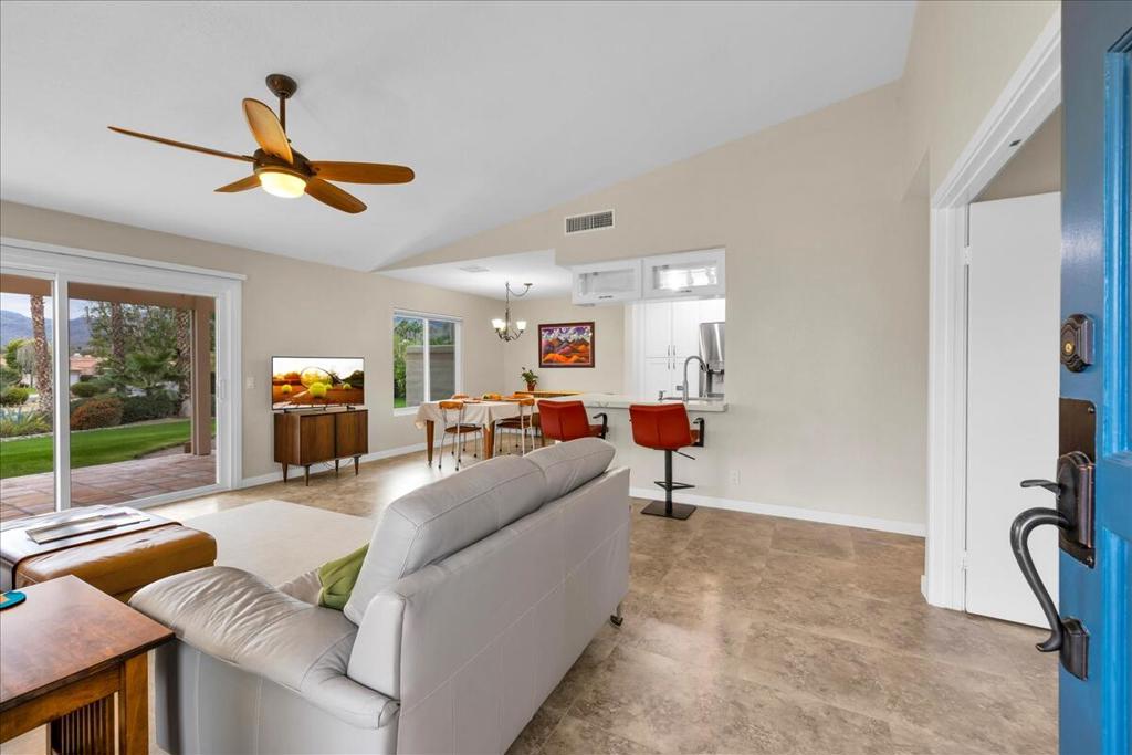 36266 Avenida De Las Montanas