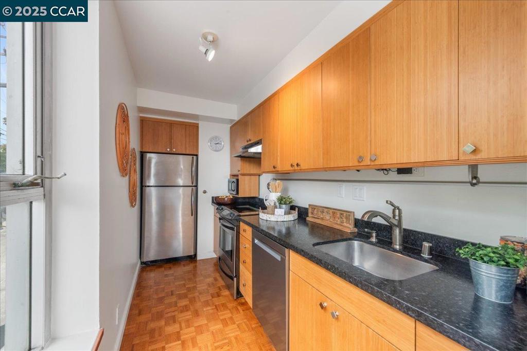 ADAMS POINT - Residential
