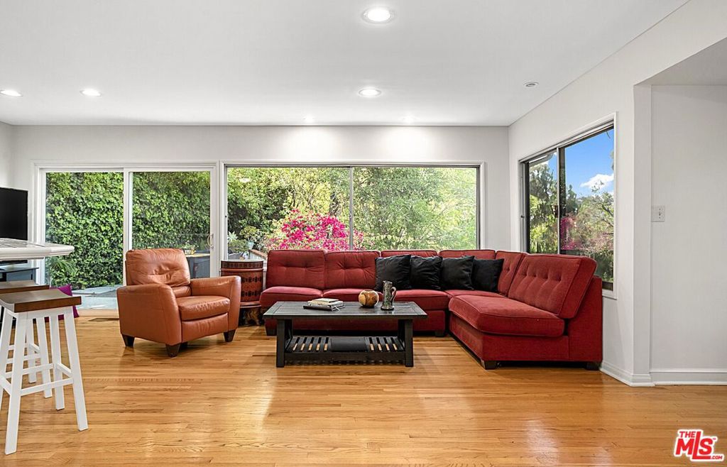 172 S Woodburn Drive
