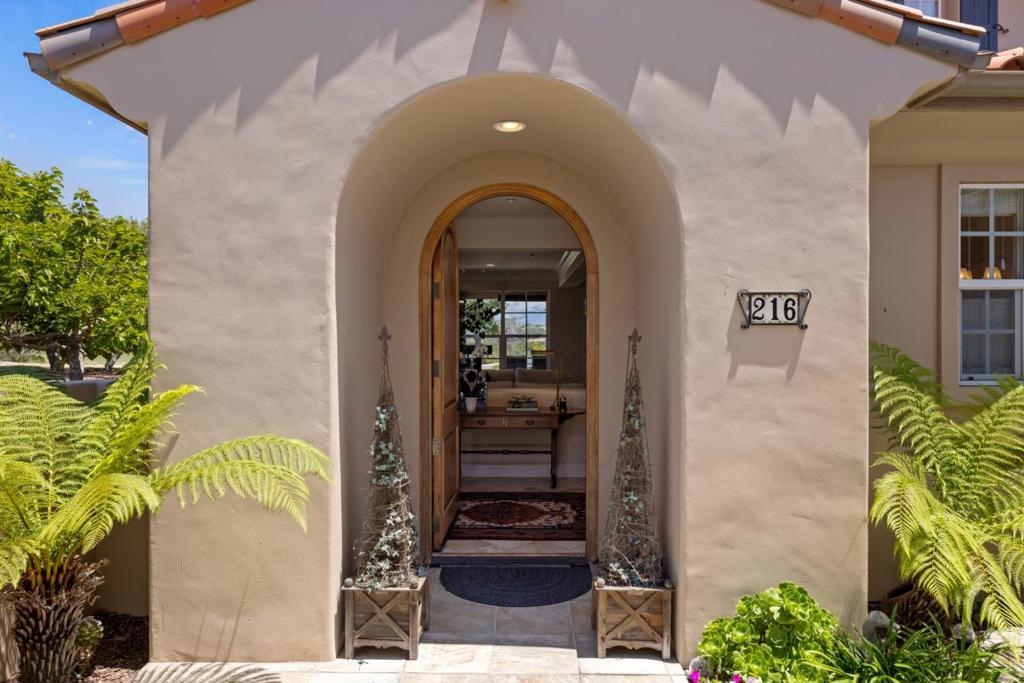 216 Mirasol Way