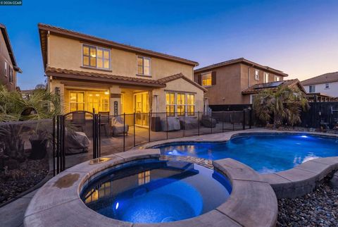 515 W Cherry St Dixon CA 95620