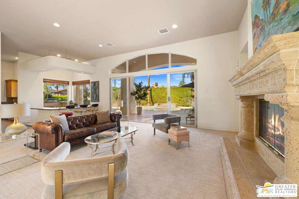 Villaggio On Sinatra - Residential