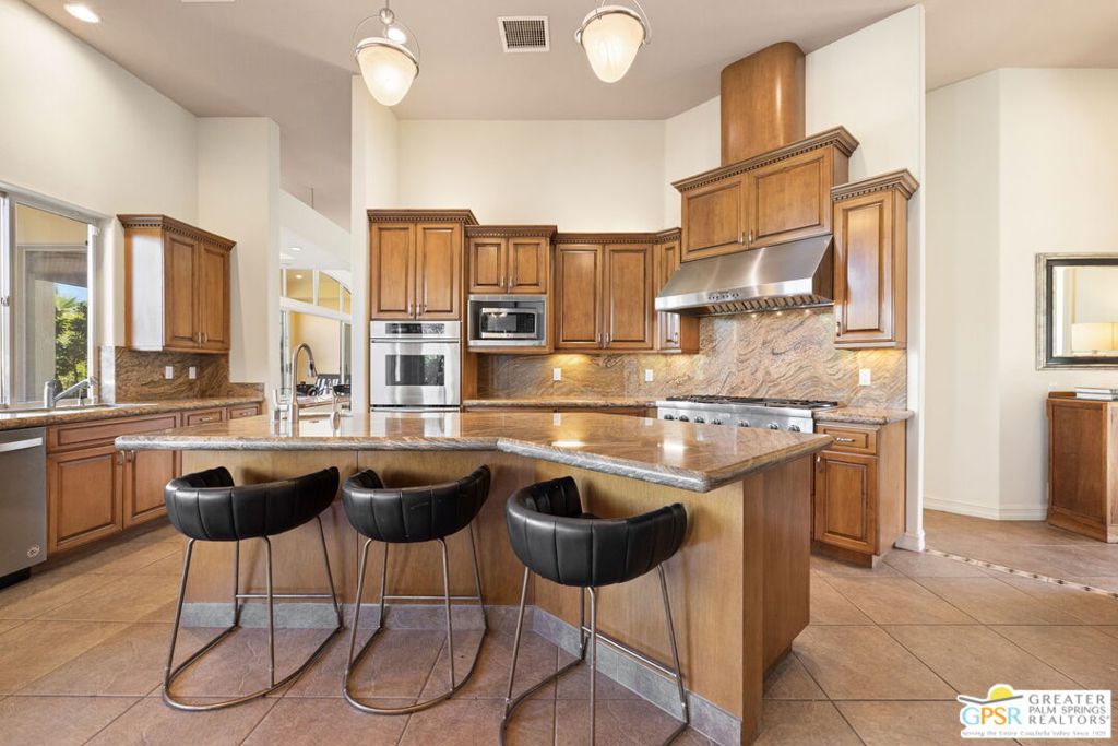 Villaggio On Sinatra - Residential